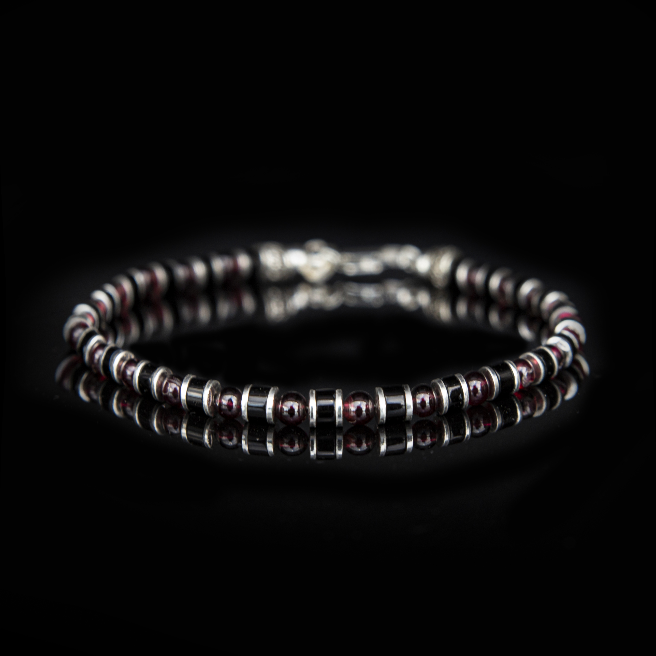 Bracciale Granato & Onice Nero 4 mm in Argento Sterling 925 – Eleganza Minimalista Handmade in Italy by Grace