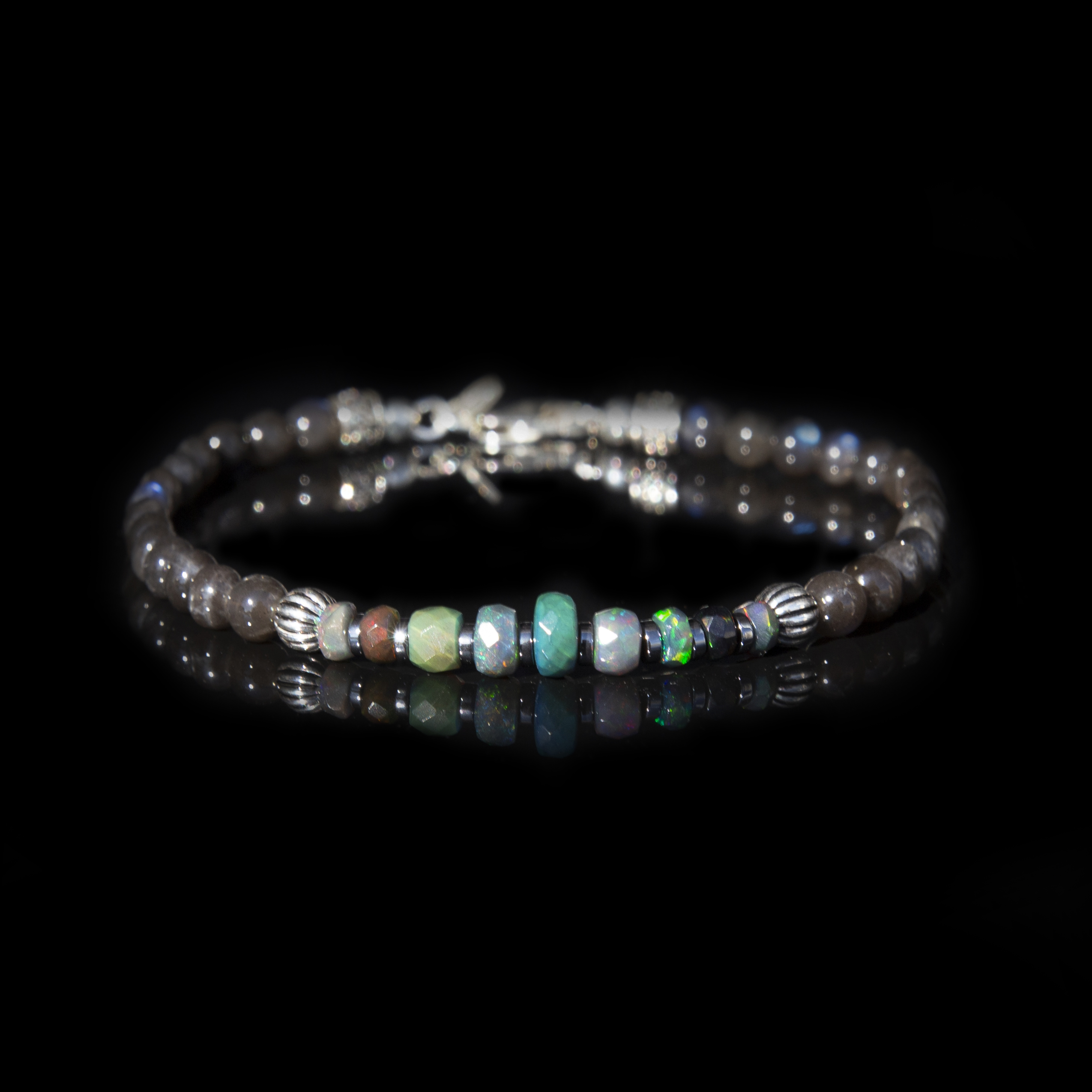 Bracciale Opale Etiope Nero e Labradorite Nera 4 mm – Eleganza Artigianale in Argento 925