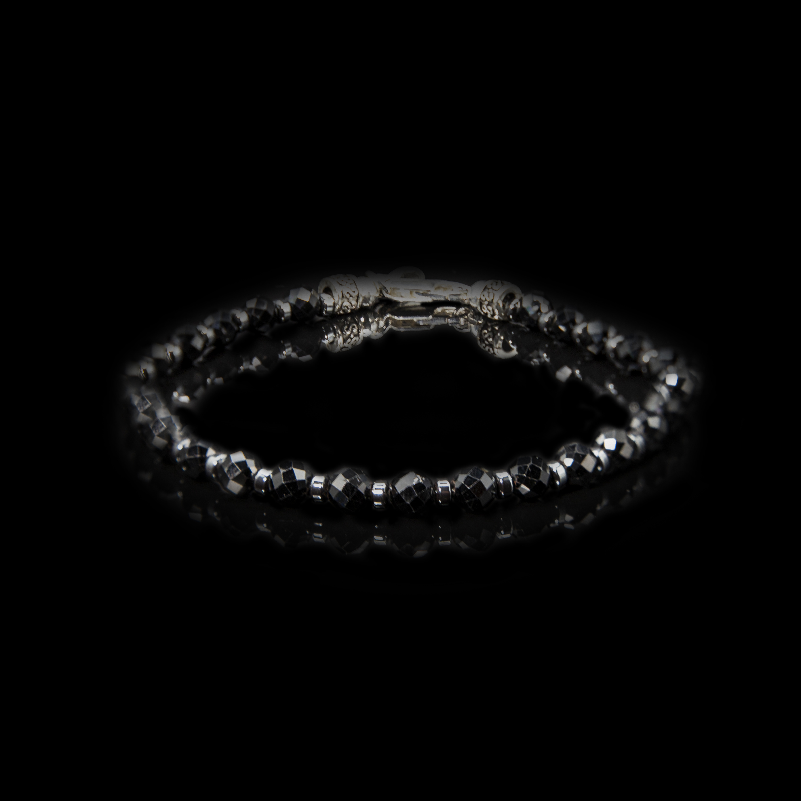 Bracciale Spinello Nero 5 mm – Gioiello minimalista artigianale con Ematite e Argento 925